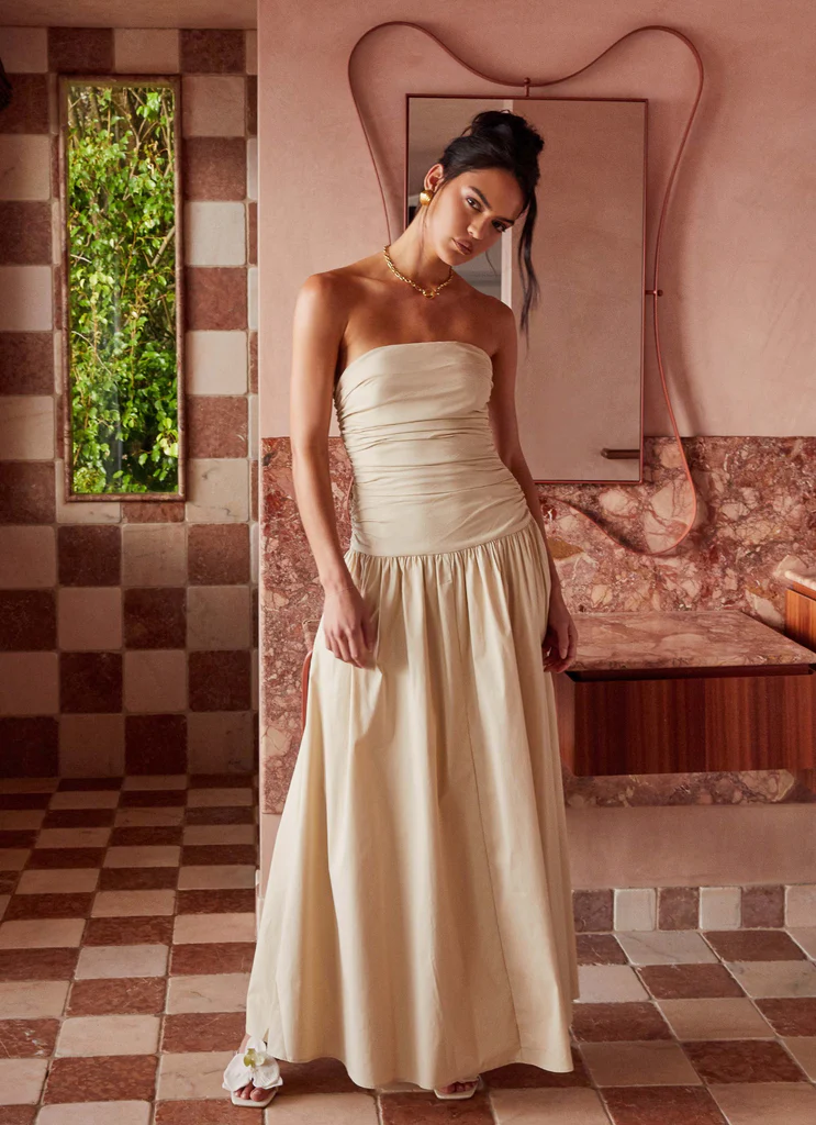 Vestido Sem Alças Elegante Modern Merlot